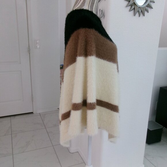 New Ann Taylor Soft Fuzzy Cream Brown Black Poncho Cream Brown Black XS / S NWT - Picture 7 of 12